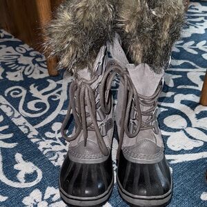 Sorel Women's Gray and Black Winter Boots